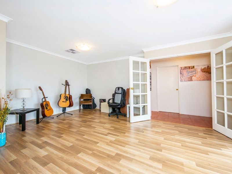 21 Regency Ramble, Wattle Grove WA 6107