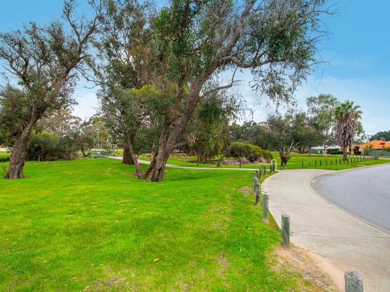 21 Regency Ramble, Wattle Grove WA 6107