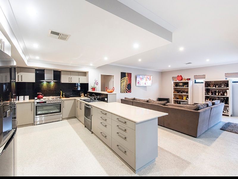 14 Cupello Drive, Swan View WA 6056