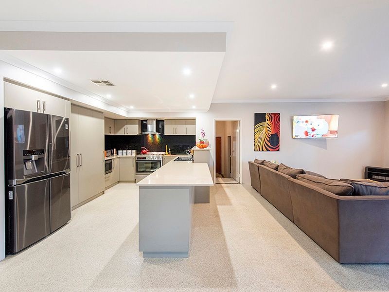 14 Cupello Drive, Swan View WA 6056