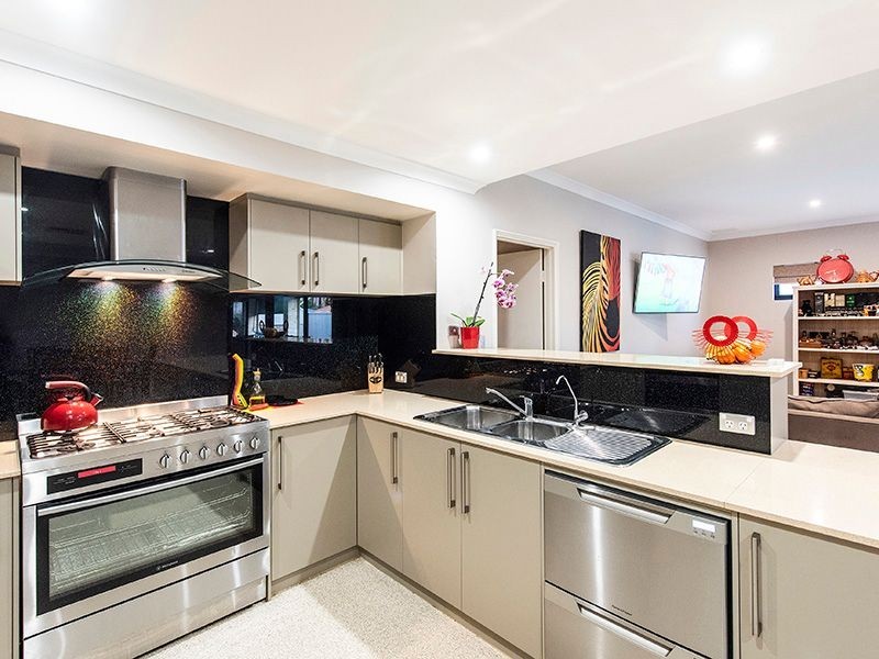 14 Cupello Drive, Swan View WA 6056