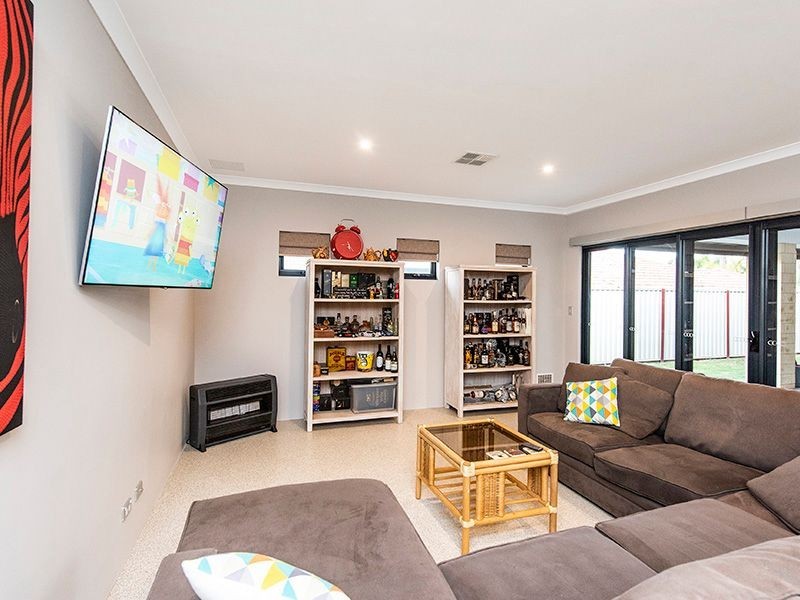 14 Cupello Drive, Swan View WA 6056