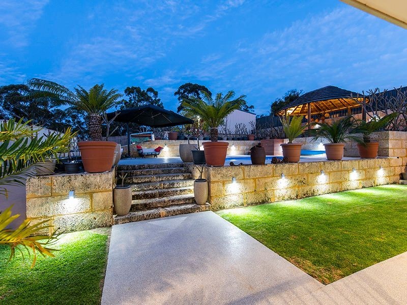 14 Cupello Drive, Swan View WA 6056