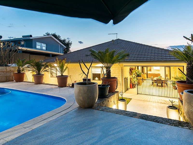 14 Cupello Drive, Swan View WA 6056