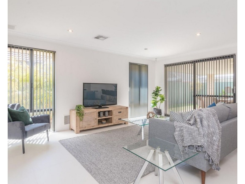 4 Ailette Elbow, Wattle Grove WA 6107