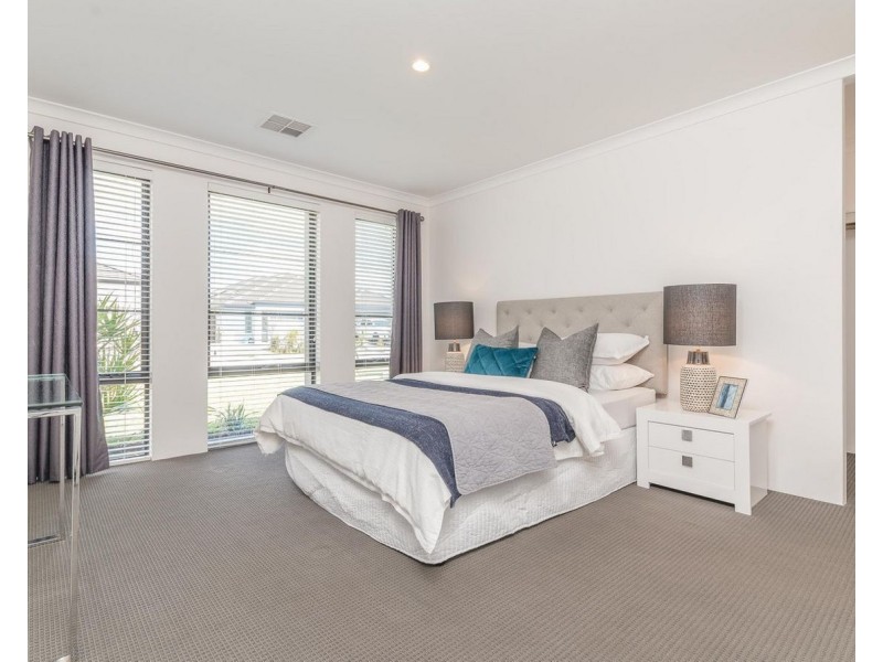 4 Ailette Elbow, Wattle Grove WA 6107