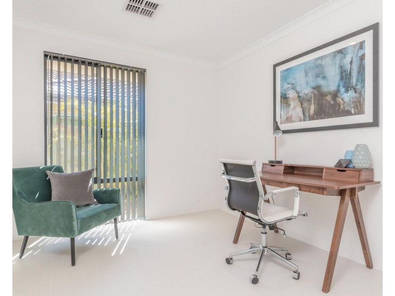 4 Ailette Elbow, Wattle Grove WA 6107