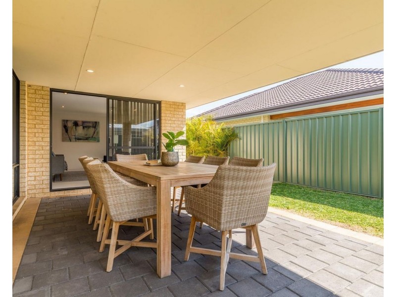 4 Ailette Elbow, Wattle Grove WA 6107