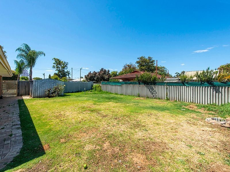 1B Ilford Place, Thornlie WA 6108