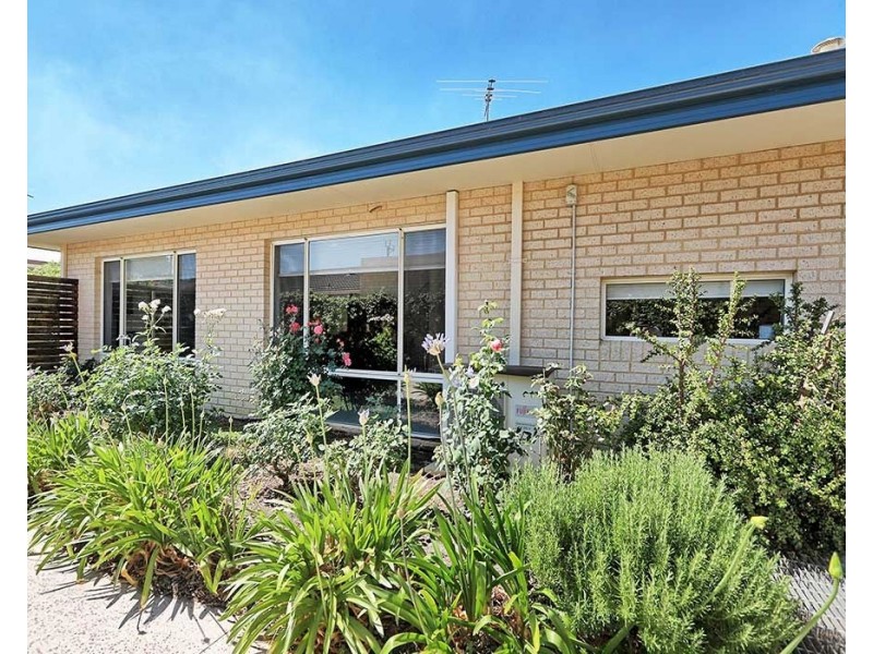 1/17 Boonooloo Road, Kalamunda WA 6076