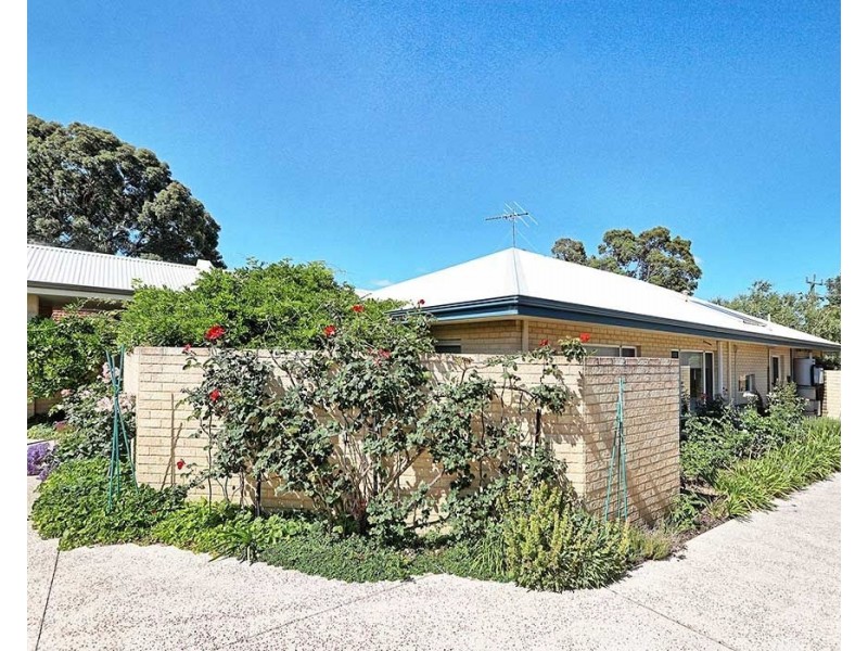 1/17 Boonooloo Road, Kalamunda WA 6076