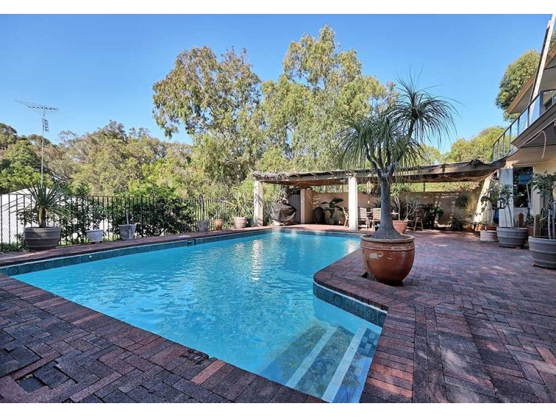 28 Carramar Drive, Kalamunda WA 6076