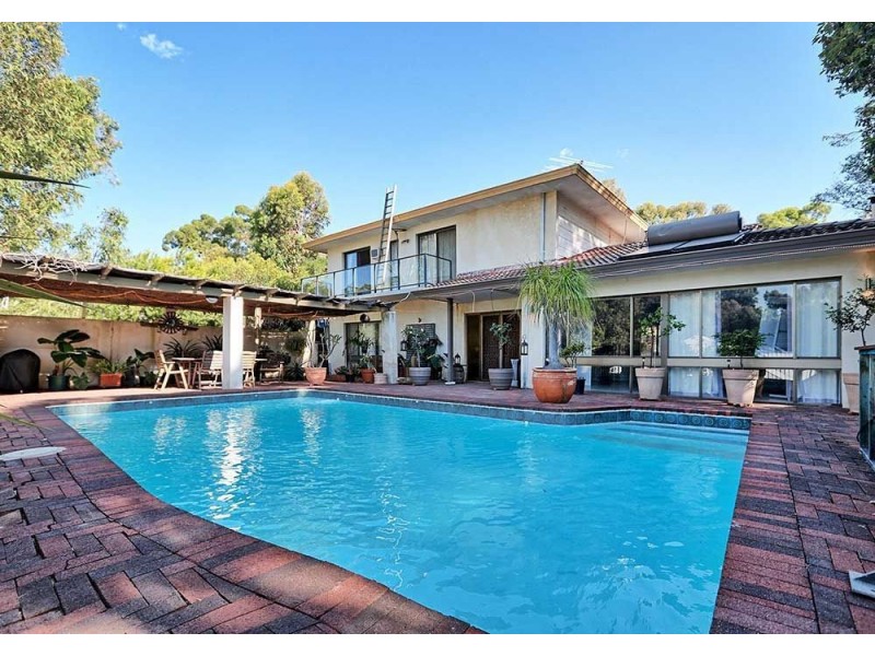 28 Carramar Drive, Kalamunda WA 6076