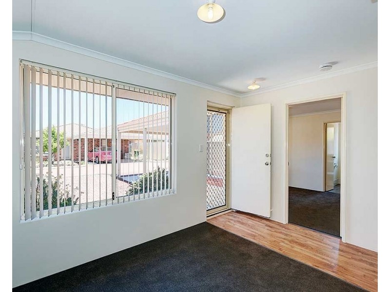 9/4 Wittenoom Road, High Wycombe WA 6057