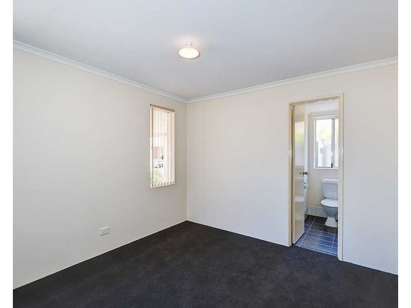 9/4 Wittenoom Road, High Wycombe WA 6057