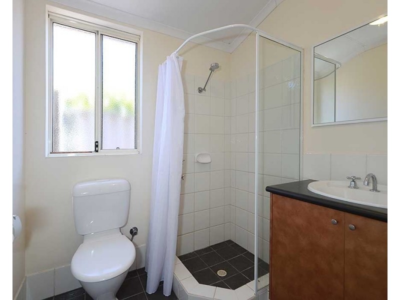 9/4 Wittenoom Road, High Wycombe WA 6057