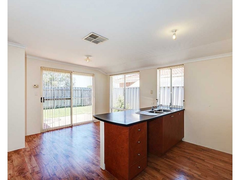 9/4 Wittenoom Road, High Wycombe WA 6057