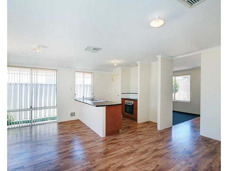 9/4 Wittenoom Road, High Wycombe WA 6057