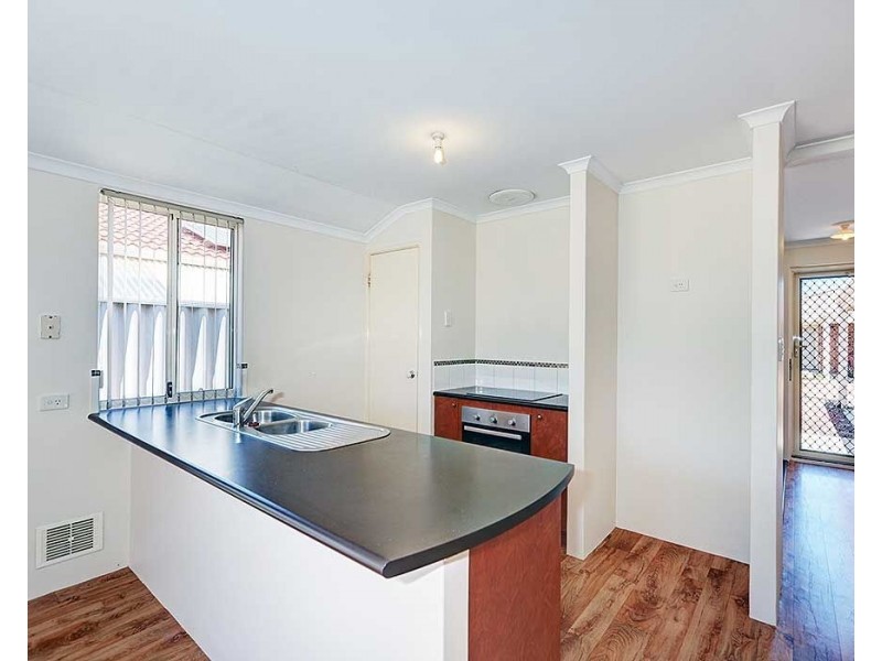 9/4 Wittenoom Road, High Wycombe WA 6057