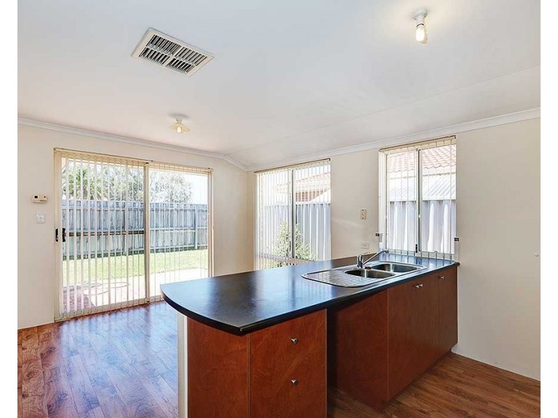 9/4 Wittenoom Road, High Wycombe WA 6057
