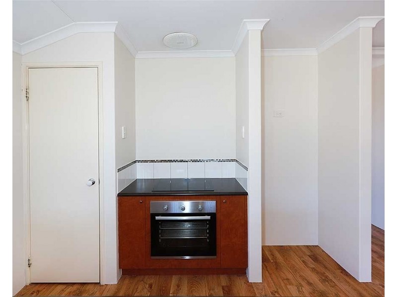 9/4 Wittenoom Road, High Wycombe WA 6057