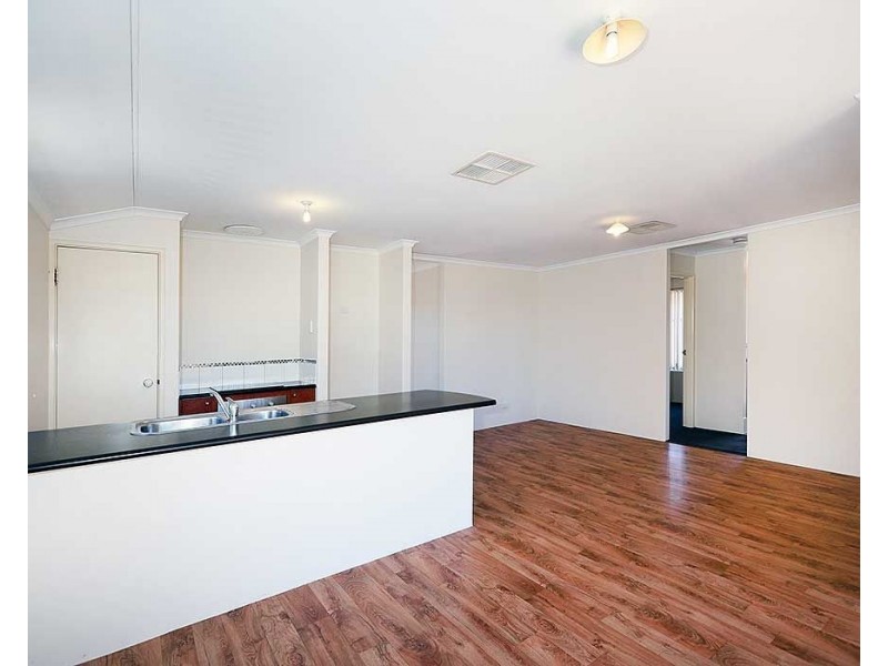 9/4 Wittenoom Road, High Wycombe WA 6057