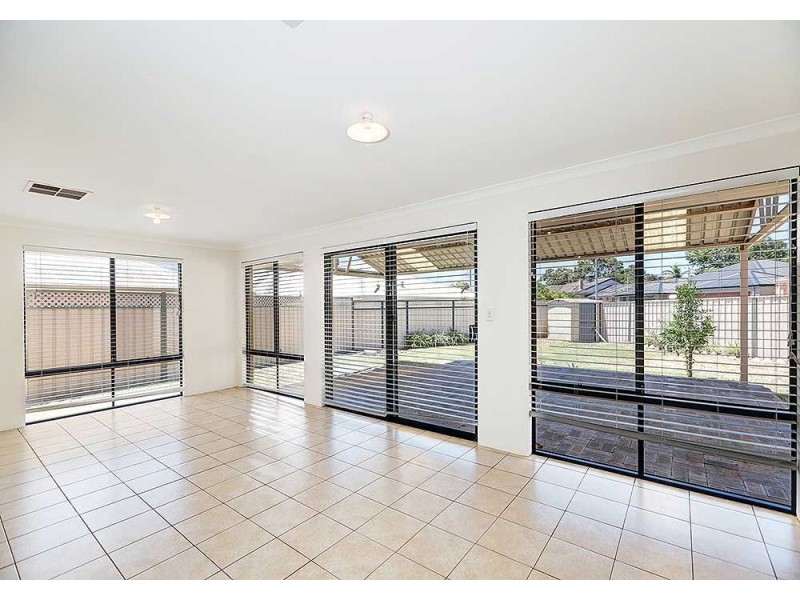 6 Kunzea Close, Maida Vale WA 6057