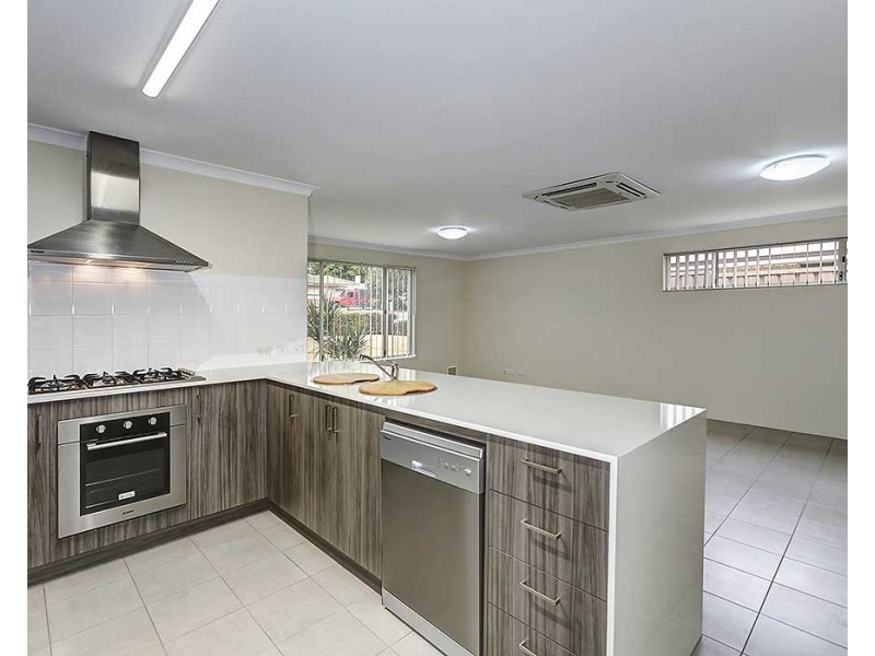 2/6 Jeanhulley Road, High Wycombe WA 6057