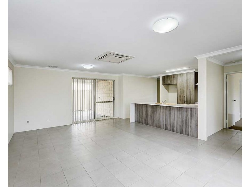 2/6 Jeanhulley Road, High Wycombe WA 6057