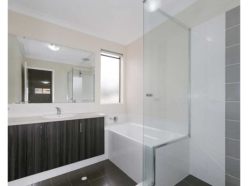 2/6 Jeanhulley Road, High Wycombe WA 6057