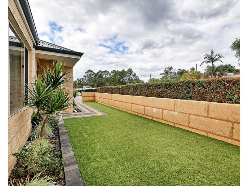 2/6 Jeanhulley Road, High Wycombe WA 6057