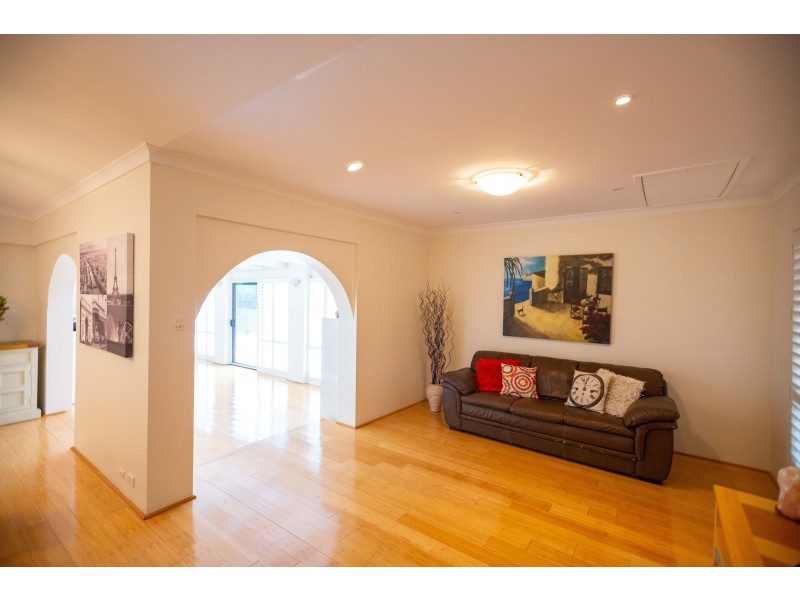 11 Watsonia Road, Gooseberry Hill WA 6076