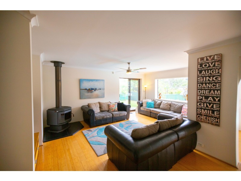 11 Watsonia Road, Gooseberry Hill WA 6076