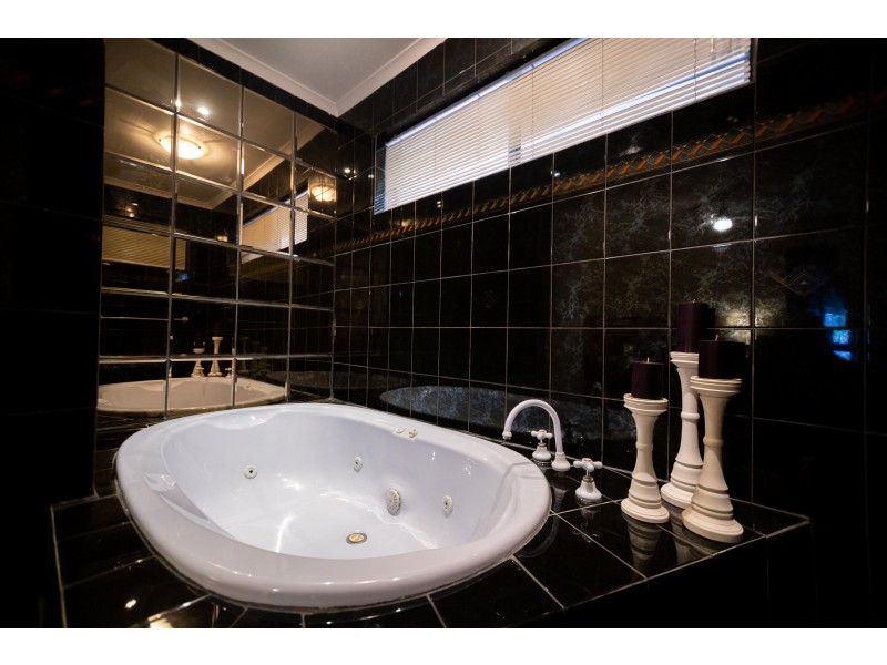 11 Watsonia Road, Gooseberry Hill WA 6076