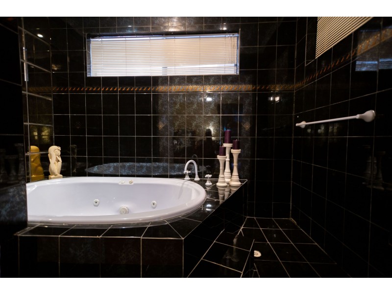 11 Watsonia Road, Gooseberry Hill WA 6076