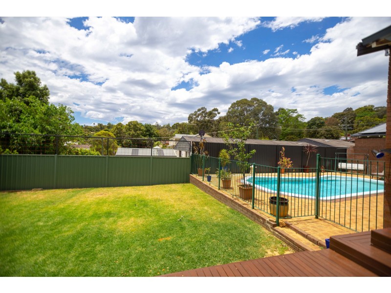 11 Watsonia Road, Gooseberry Hill WA 6076