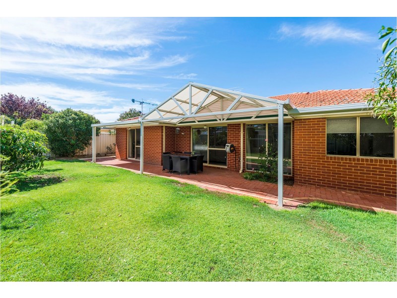 2/11 Edgecumbe Street, Como WA 6152