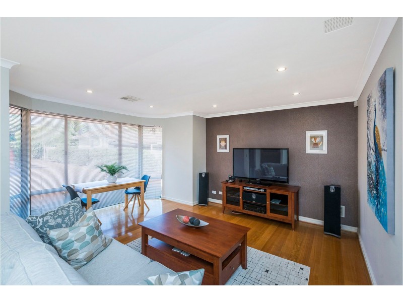 2/11 Edgecumbe Street, Como WA 6152