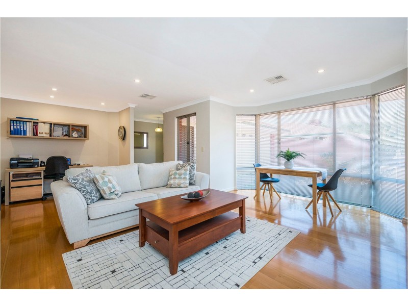 2/11 Edgecumbe Street, Como WA 6152