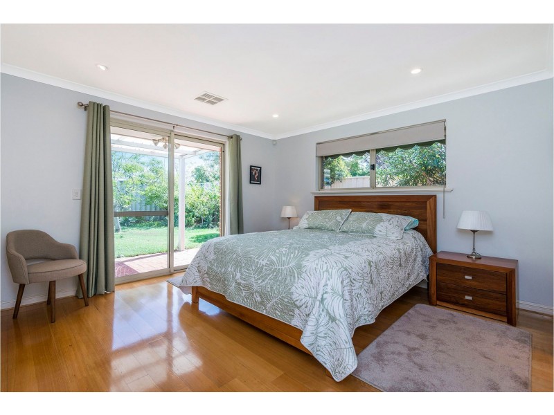 2/11 Edgecumbe Street, Como WA 6152