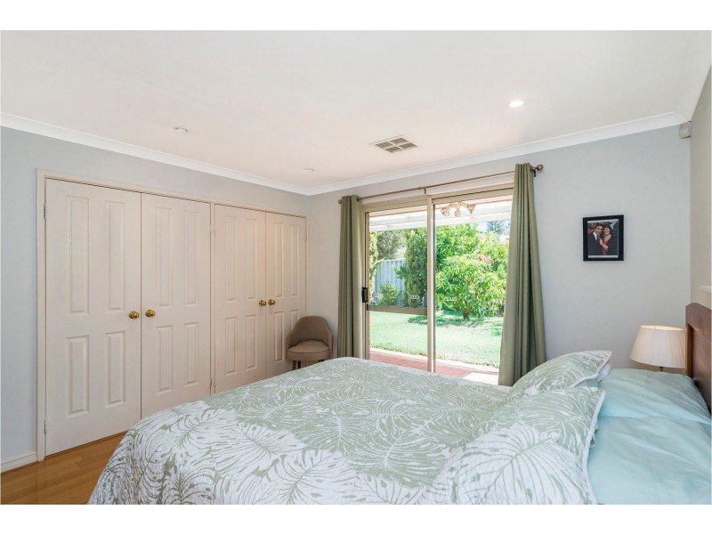 2/11 Edgecumbe Street, Como WA 6152