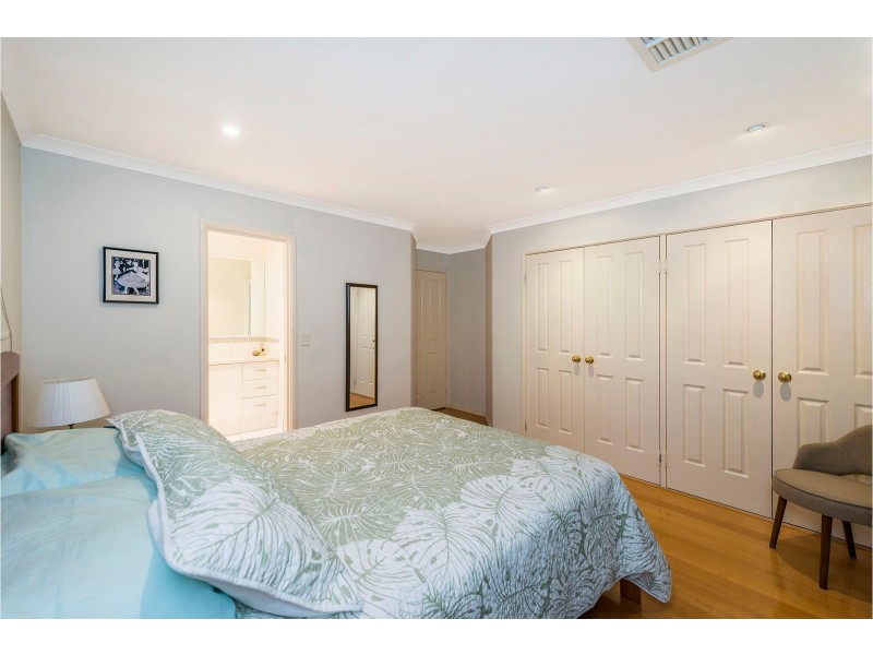 2/11 Edgecumbe Street, Como WA 6152