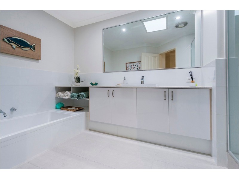 2/11 Edgecumbe Street, Como WA 6152