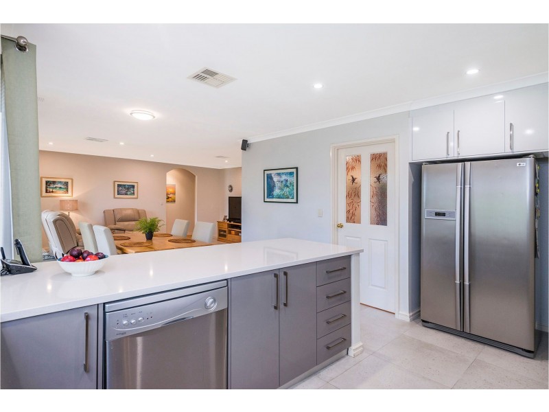 2/11 Edgecumbe Street, Como WA 6152