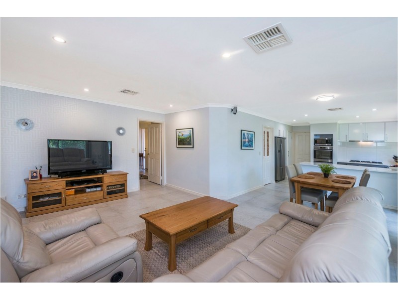 2/11 Edgecumbe Street, Como WA 6152