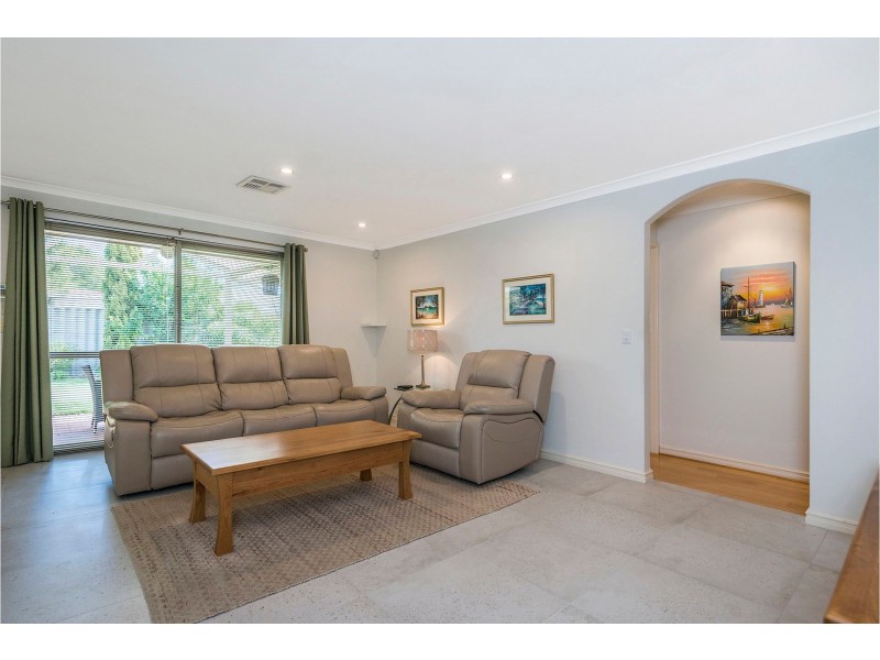 2/11 Edgecumbe Street, Como WA 6152