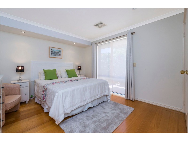 2/11 Edgecumbe Street, Como WA 6152