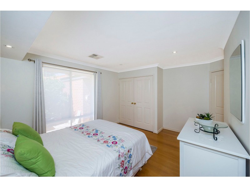 2/11 Edgecumbe Street, Como WA 6152