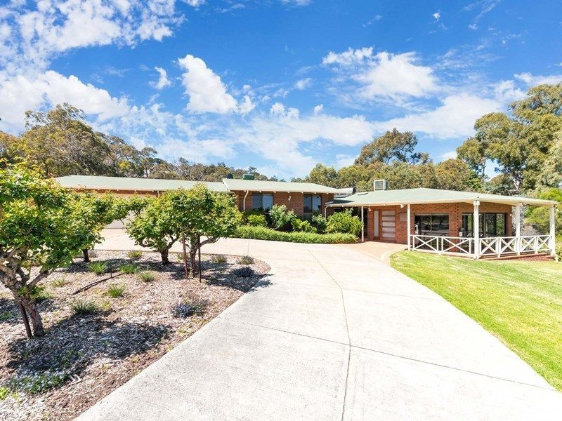 67 Holmes Road, Maida Vale WA 6057