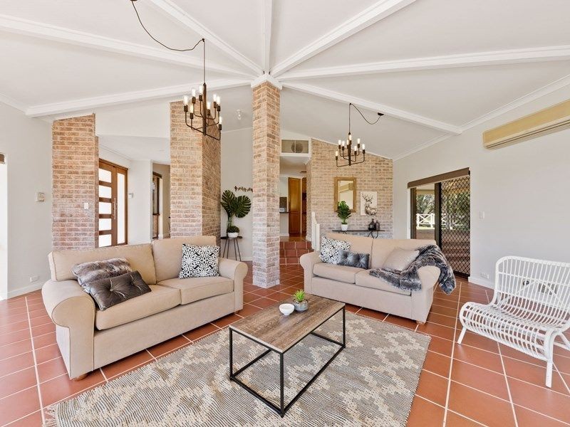 67 Holmes Road, Maida Vale WA 6057